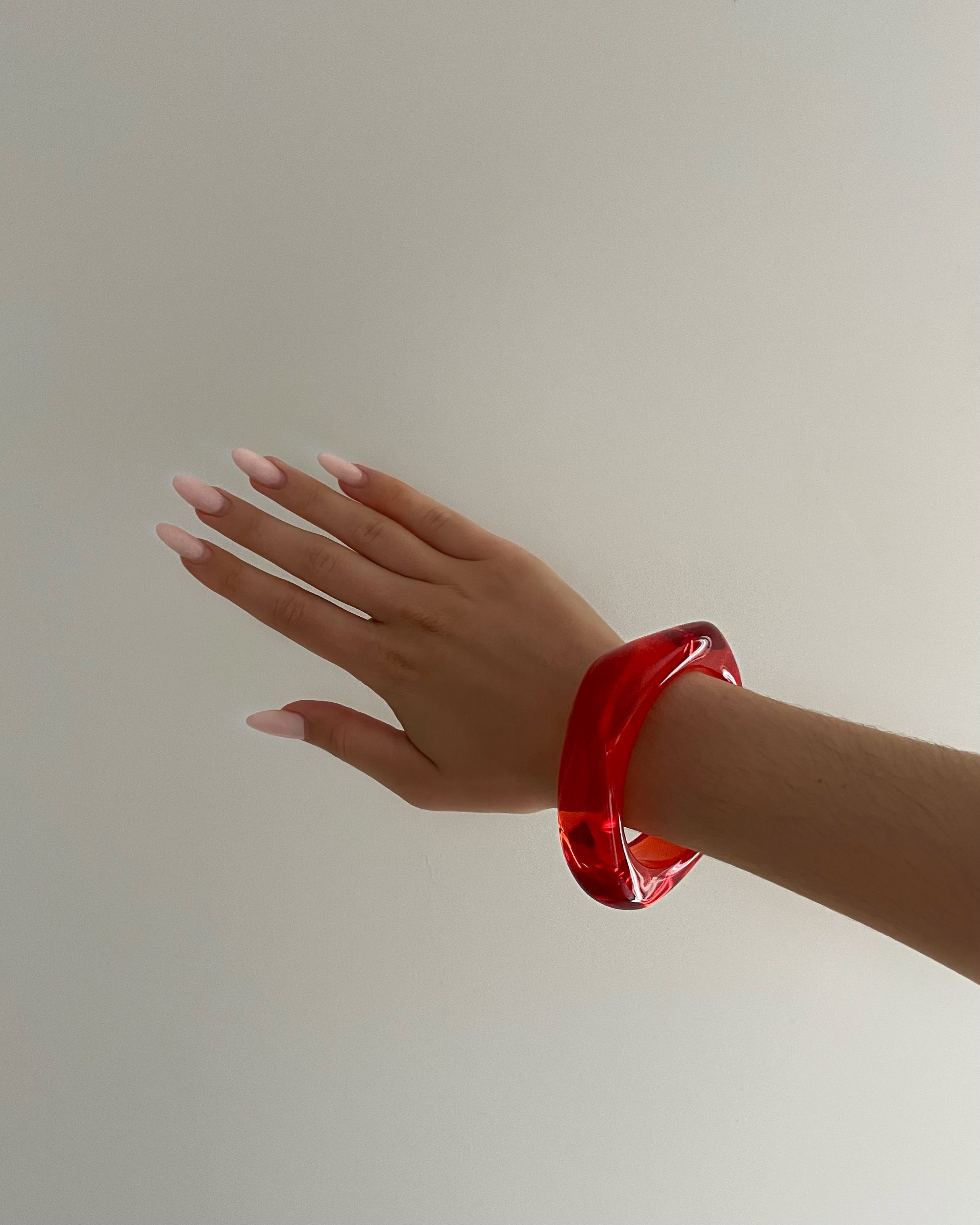 Stylisches Armband in Erdbeerrot - ein lebendiger Akzent für Ihren Look