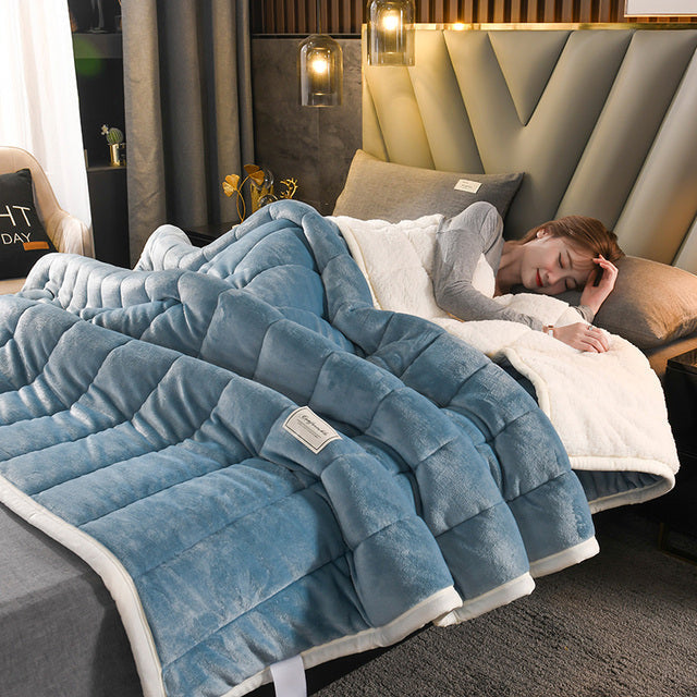 PlushWarmth™ | Coral Fleece-Decke mit Verdickung