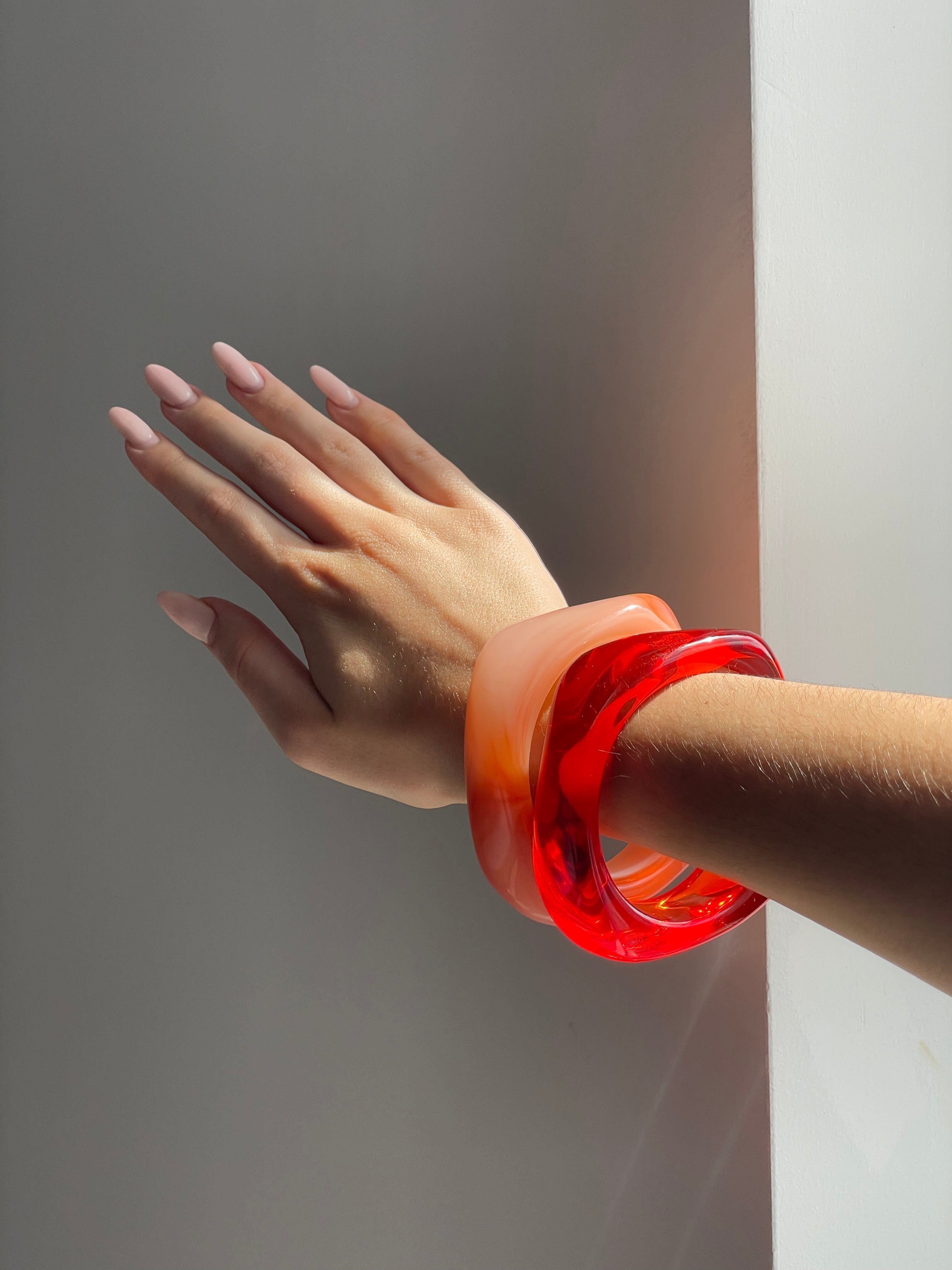 Stylisches Armband in Erdbeerrot - ein lebendiger Akzent für Ihren Look