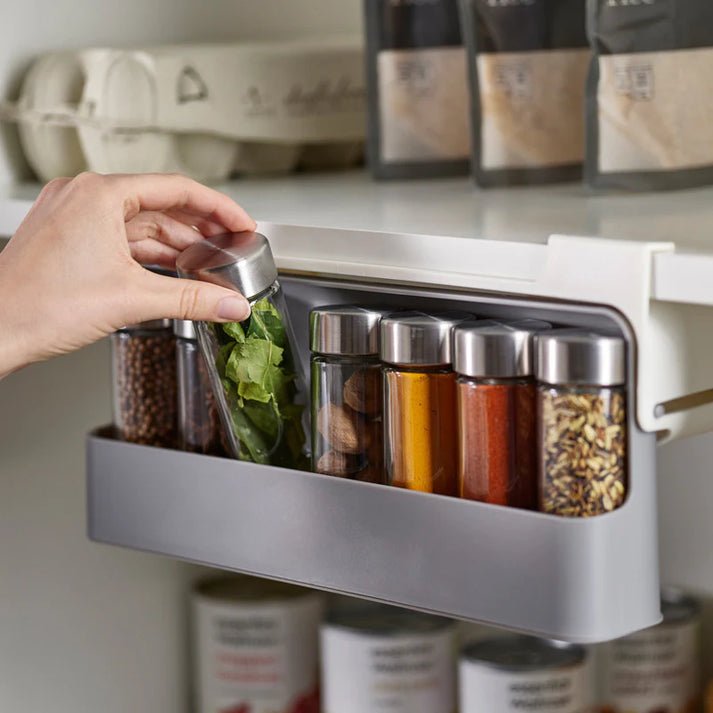 GlideShelf™ | Hängendes Regal für Gewürze mit leicht ausziehbarer Schublade